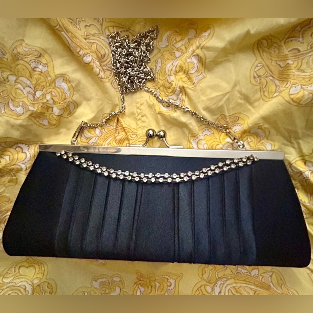 * Bijoux Terner ELEGANT Rhinestone Accent Kiss Lock Evening Bag *